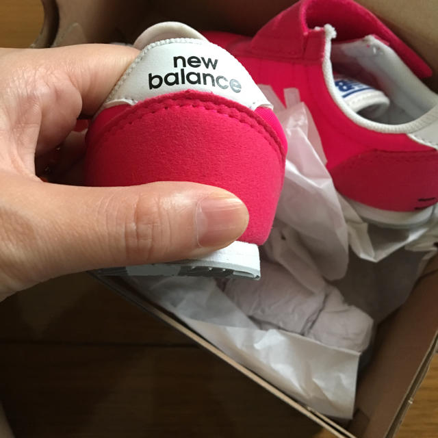 New Balance(ニューバランス)のニューバランス ピンク 14.5 ほぼ新品 キッズ/ベビー/マタニティのベビー靴/シューズ(~14cm)(スニーカー)の商品写真