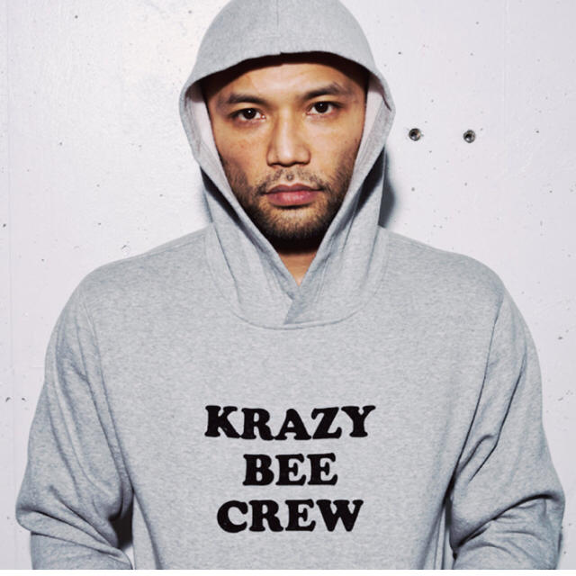 【よんちゃん様専用】KRAZY BEE パーカー 紺色 M | フリマアプリ ラクマ