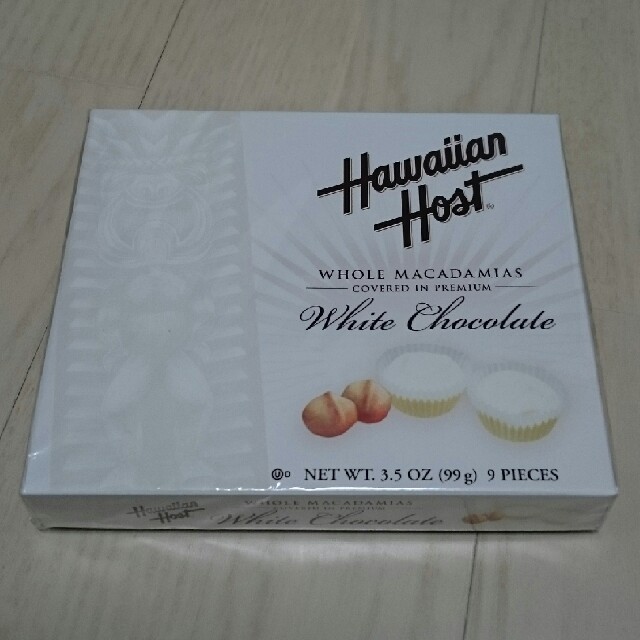 超おいしい 珍しい! ホワイトチョコマカダミア ハワイアンホスト 食品/飲料/酒の食品(菓子/デザート)の商品写真