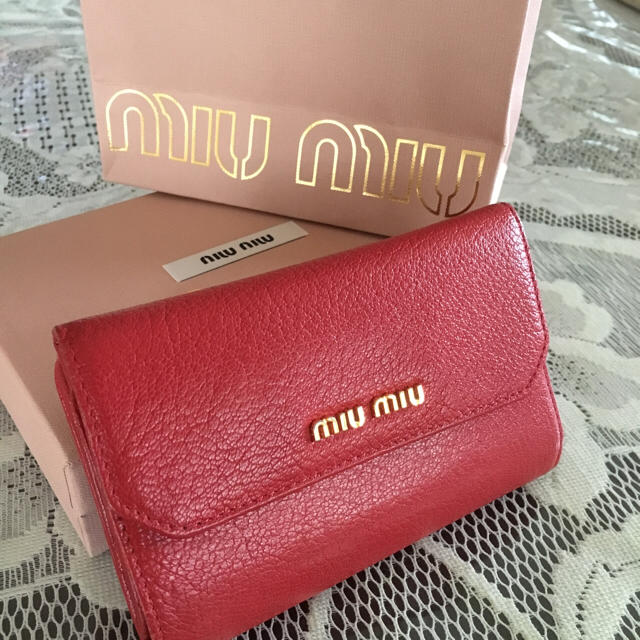 レディースmiumiu赤色財布【箱・袋付き】今月末までの出品！