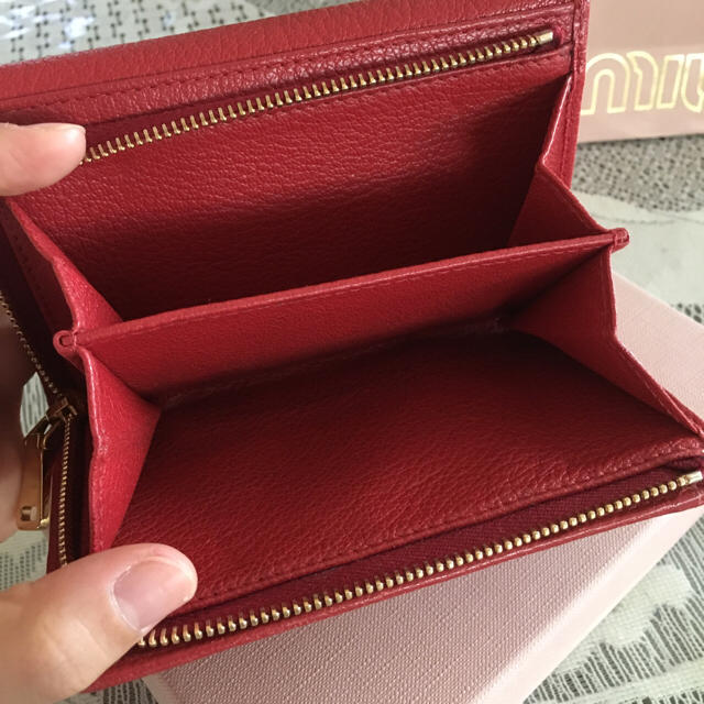 レディースmiumiu赤色財布【箱・袋付き】今月末までの出品！