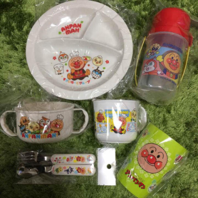 新品。アンパンマン食器セット(o^^o)。。 キッズ/ベビー/マタニティのキッズ/ベビー/マタニティ その他(その他)の商品写真