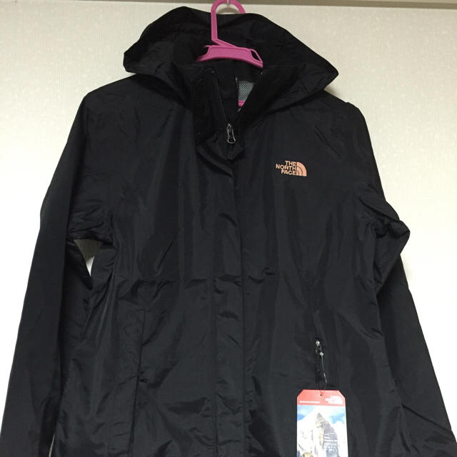 THE NORTH FACE(ザノースフェイス)の★海外限定 ノースフェイスマウンテンパーカー黒ピンクXS★ウインドブレーカー★ メンズのジャケット/アウター(マウンテンパーカー)の商品写真