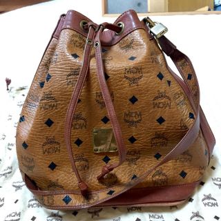 エムシーエム(MCM)の綾鷹様専用☆MCM☆巾着ショルダーバック保存袋付き☆美品☆(ショルダーバッグ)