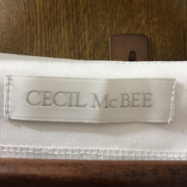 CECIL McBEE(セシルマクビー)のCECIL Mc BEE 白トップス レディースのトップス(シャツ/ブラウス(長袖/七分))の商品写真