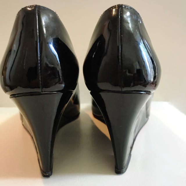 Christian Louboutin(クリスチャンルブタン)のクリスチャンルブタン♡ブラックエナメル ウエッジ パンプス♡ レディースの靴/シューズ(ハイヒール/パンプス)の商品写真