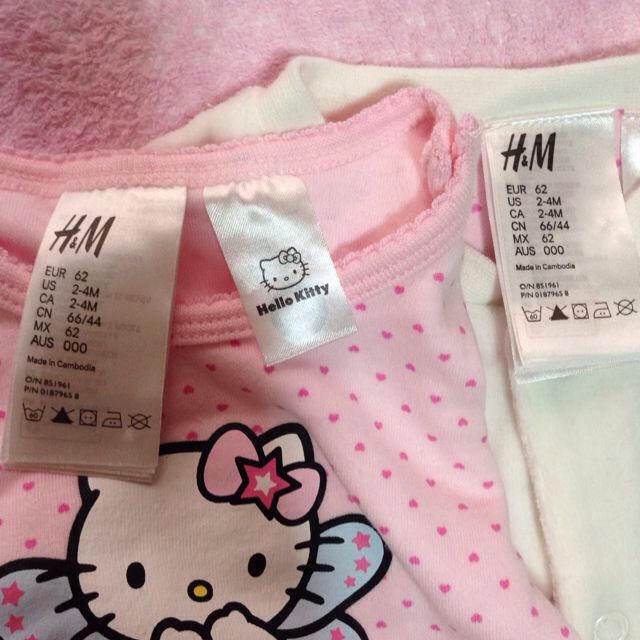 H&M(エイチアンドエム)のriomama様専用ハローキティセット キッズ/ベビー/マタニティのベビー服(~85cm)(カバーオール)の商品写真