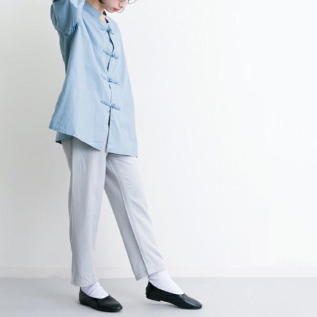 merlot(メルロー)のメルロー チャイナボタンコットンブラウス ライトブルー レディースのトップス(シャツ/ブラウス(長袖/七分))の商品写真