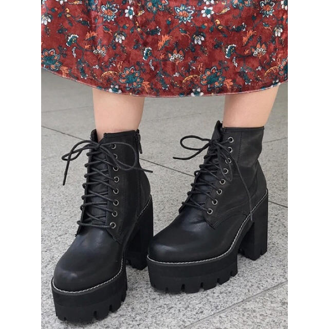 ENVYM(アンビー)の♡ENVYN♡ ＬＡＣＥ ＵＰ ＢＯＯＴＳ レディースの靴/シューズ(ブーツ)の商品写真