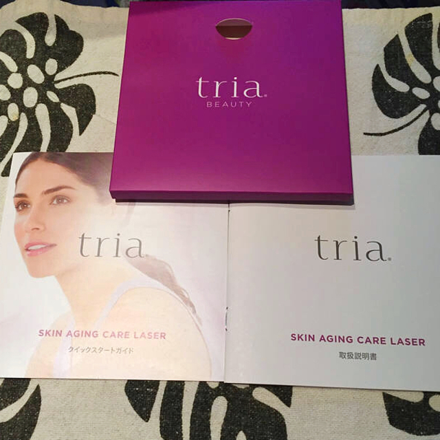 tria スキンケアエイジングケアレーザー 本体と付属品