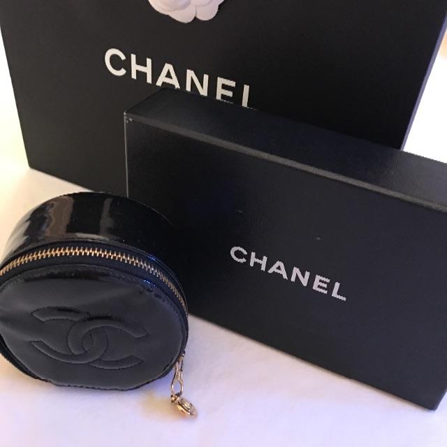 CHANEL(シャネル)の♡ヴィンテージ特集♡正規品 鑑定済 CHANEL エナメルジュエリーケース インテリア/住まい/日用品のインテリア小物(小物入れ)の商品写真