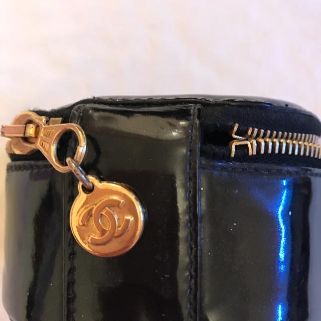 CHANEL(シャネル)の♡ヴィンテージ特集♡正規品 鑑定済 CHANEL エナメルジュエリーケース インテリア/住まい/日用品のインテリア小物(小物入れ)の商品写真