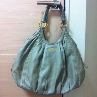 ミュウミュウ(MIU MIU)のMIU MIU  正規品バッグ(ショルダーバッグ)