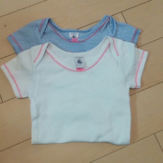 PETIT BATEAU(プチバトー)のプチバトー　半袖ボディ　24m/86㎝ 五枚組 キッズ/ベビー/マタニティのベビー服(~85cm)(肌着/下着)の商品写真