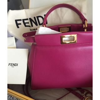 フェンディ(FENDI)のFENDI ピーカブー ミニ 10月5日までお取り置き商品！(ハンドバッグ)