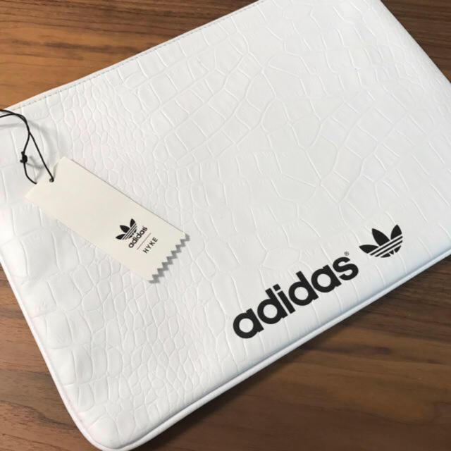 adidas(アディダス)の希少完売‼︎adidas×hyke クラッチバッグ レディースのバッグ(クラッチバッグ)の商品写真