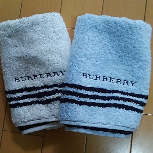 BURBERRY(バーバリー)のハンドタオル２枚セット　バーバリー インテリア/住まい/日用品の日用品/生活雑貨/旅行(タオル/バス用品)の商品写真