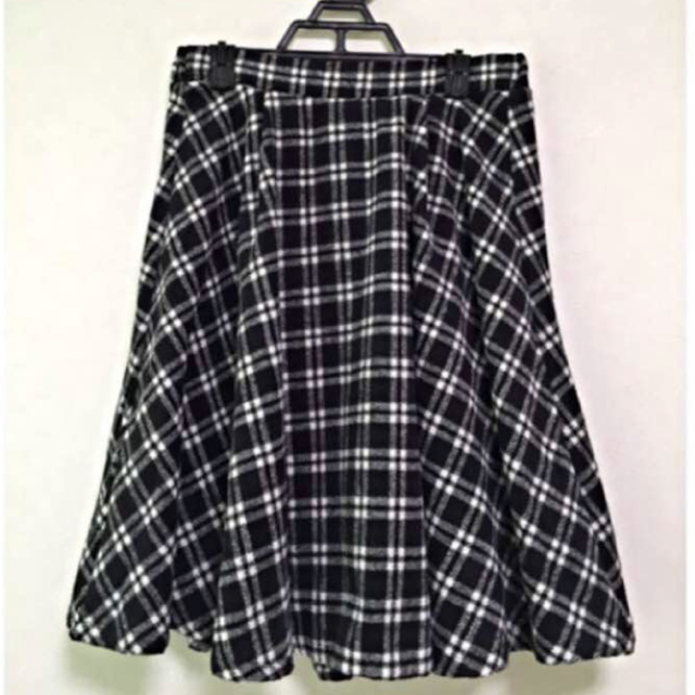 E hyphen world gallery(イーハイフンワールドギャラリー)の新品 チェックスカート レディースのスカート(ひざ丈スカート)の商品写真