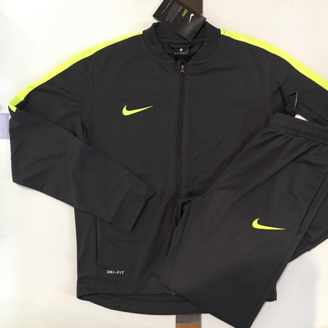 NIKE(ナイキ)の専用！ナイキ 上下 150 キッズ/ベビー/マタニティのキッズ服男の子用(90cm~)(ジャケット/上着)の商品写真