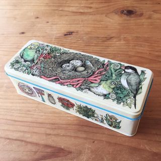【新品箱入り】ヒグチユウコ お道具箱 ブリキ缶 お道具箱 【新品箱入り】ヒグチユウコ お道具箱 ブリキ缶 お道具箱