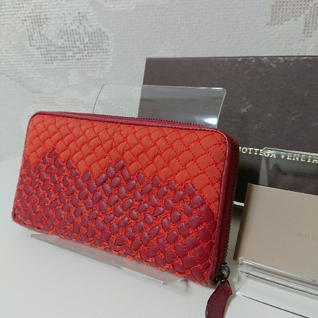 Bottega Veneta(ボッテガヴェネタ)の★ボッテガ★キルティング ステッチ ラウンド ファスナー 長財布 ラム 財布 メンズのファッション小物(長財布)の商品写真