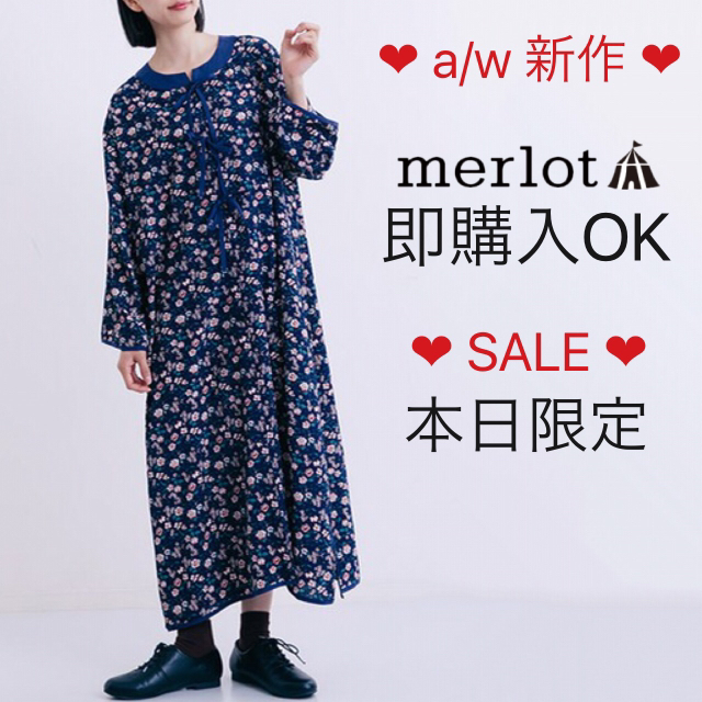 merlot(メルロー)のメルロー 花柄リボン付き長袖ガウンワンピ ネイビー レディースのワンピース(ロングワンピース/マキシワンピース)の商品写真