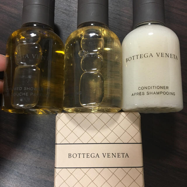 Bottega Veneta(ボッテガヴェネタ)の値下げ✨新品未使用★ボッテガヴェネタ★シャンプーセット★4点セット コスメ/美容のヘアケア/スタイリング(シャンプー)の商品写真