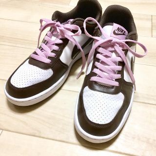 ナイキ(NIKE)の再値下げ！【新古品】NIKE（ナイキ）ホワイト×ブラウンエアフォーススニーカー(スニーカー)