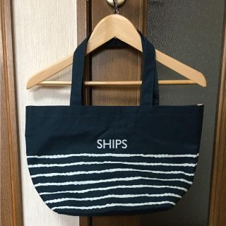 シップス(SHIPS)の美品 SHIPS 裏総柄 ボーダー トート ハンド バッグ ネイビー(ハンドバッグ)