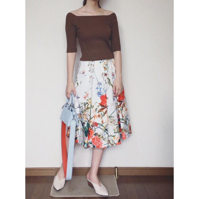 ZARA(ザラ)のZARA 大人気完売 花柄スカート レディースのスカート(ひざ丈スカート)の商品写真