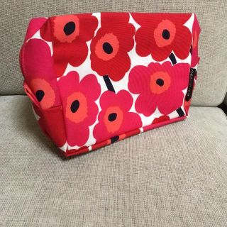 マリメッコ(marimekko)のmarimekko マリメッコポーチ　ウニッコ　赤　テキスタイル　コスメ(ポーチ)