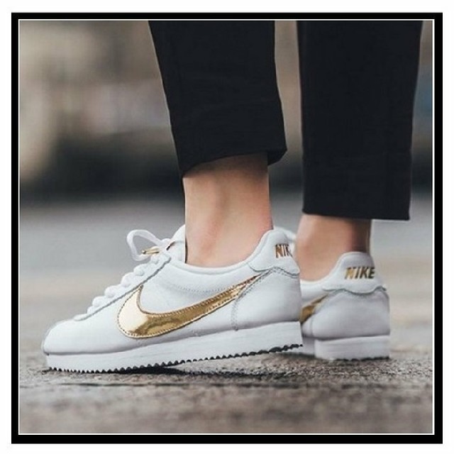 NIKE(ナイキ)の【入手困難】NIKE (ナイキ) CORTEZ QS GS　コルテッツ レディースの靴/シューズ(スニーカー)の商品写真