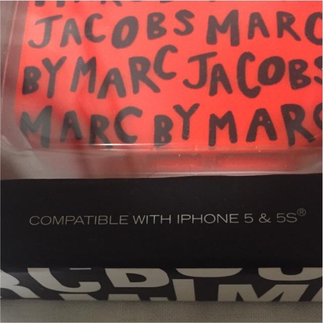 MARC JACOBS(マークジェイコブス)のiphoneくケース スマホ/家電/カメラのスマホアクセサリー(iPhoneケース)の商品写真