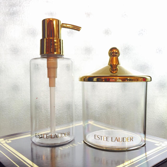 Estee Lauder(エスティローダー)のエスティローダー ポンプボトル&コットンケース+クリームクレンザー30ml×2付 コスメ/美容のスキンケア/基礎化粧品(クレンジング/メイク落とし)の商品写真