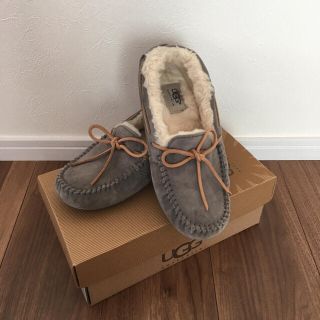 アグ(UGG)のUGG ダコタ モカシンシューズ グレー(スリッポン/モカシン)