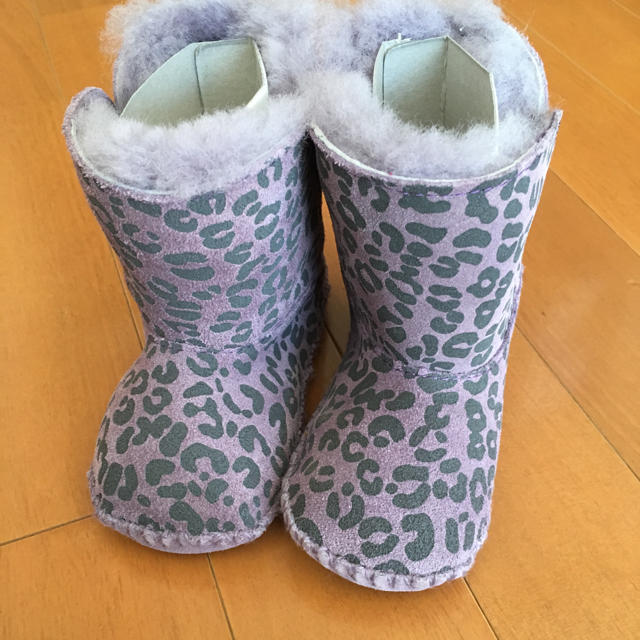 UGG(アグ)のUGG ムートンルームシュー ズ  キッズ キッズ/ベビー/マタニティのベビー靴/シューズ(~14cm)(ブーツ)の商品写真