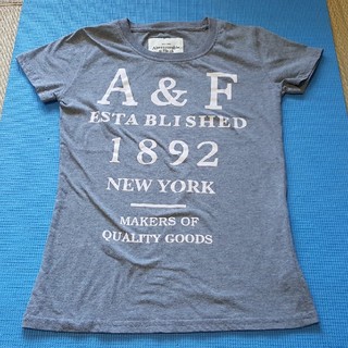 アバクロンビーアンドフィッチ(Abercrombie&Fitch)の専用Abercrombie&FitchグレーTシャツ(Tシャツ(半袖/袖なし))