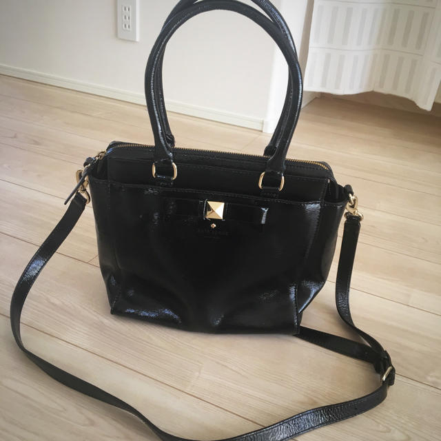 kate spade new york(ケイトスペードニューヨーク)のKATE SPADE エナメルレザー2WAYバッグ レディースのバッグ(ショルダーバッグ)の商品写真