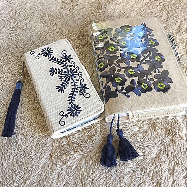 北欧 花柄刺繍 ミラー付き 手帳型iphone7 ケースの通販 By ここまる S Shop ラクマ