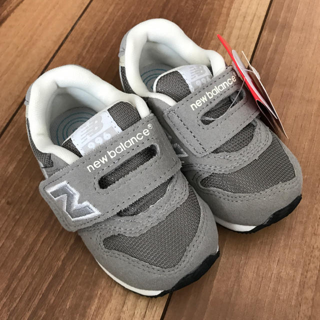 New Balance(ニューバランス)の【新品】ニューバランス 996 スニーカー 13.0㎝ グレー キッズ/ベビー/マタニティのベビー靴/シューズ(~14cm)(スニーカー)の商品写真