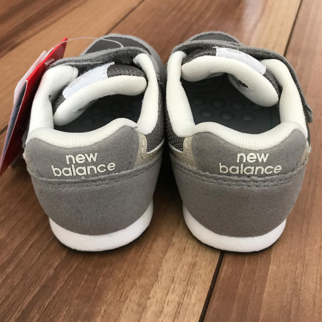 New Balance(ニューバランス)の【新品】ニューバランス 996 スニーカー 13.0㎝ グレー キッズ/ベビー/マタニティのベビー靴/シューズ(~14cm)(スニーカー)の商品写真