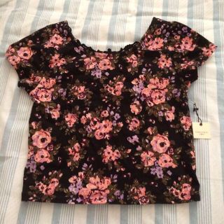 フォーエバートゥエンティーワン(FOREVER 21)の花柄Tシャツ(Tシャツ(半袖/袖なし))