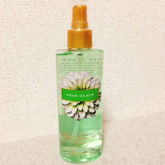 Victoria's Secret(ヴィクトリアズシークレット)のほぼ未使用！ヴィクトリアシークレット ペアグレース 250ml コスメ/美容のボディケア(ボディオイル)の商品写真