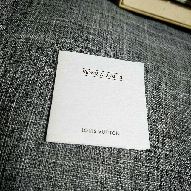 LOUIS VUITTON(ルイヴィトン)のLOUIS VITTON.ネイルポリッシュ.ゴールド/ブロンズ.ルイヴィトン コスメ/美容のネイル(マニキュア)の商品写真