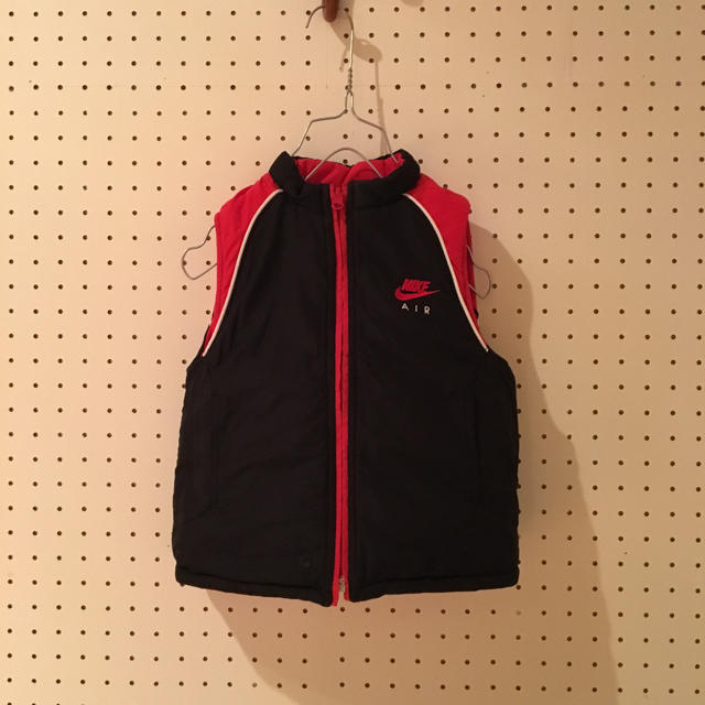 NIKE(ナイキ)のキッズ ダウンベスト NIKE/ナイキ サイズ100-110 キッズ/ベビー/マタニティのキッズ服男の子用(90cm~)(ジャケット/上着)の商品写真