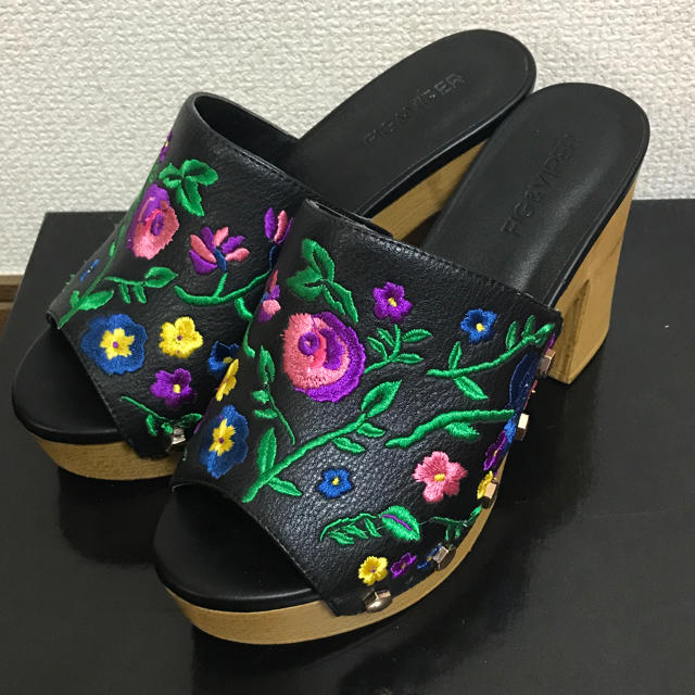 FIG&VIPER(フィグアンドヴァイパー)の刺繍サンダル レディースの靴/シューズ(サンダル)の商品写真