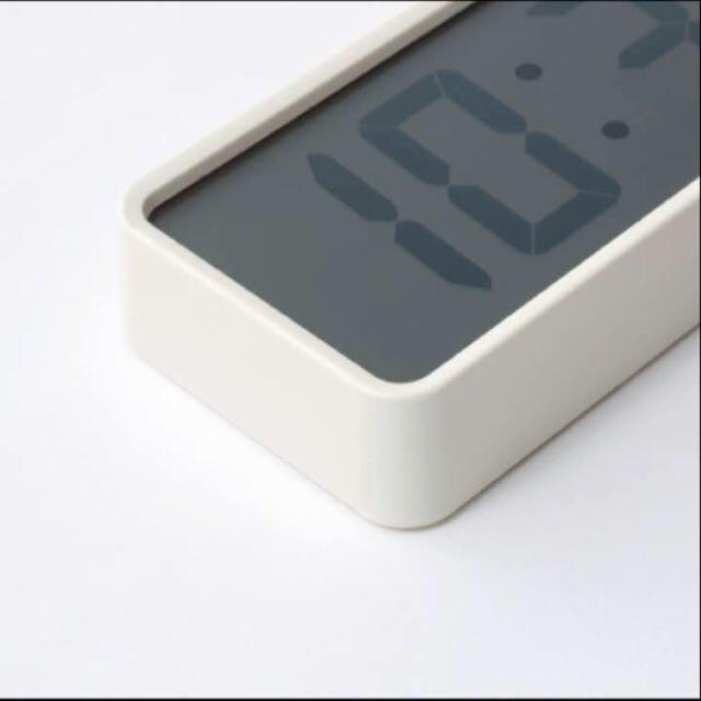 MUJI (無印良品)(ムジルシリョウヒン)のデジタル時計・小（アラーム機能付）　掛置時計・ホワイト インテリア/住まい/日用品のインテリア小物(置時計)の商品写真