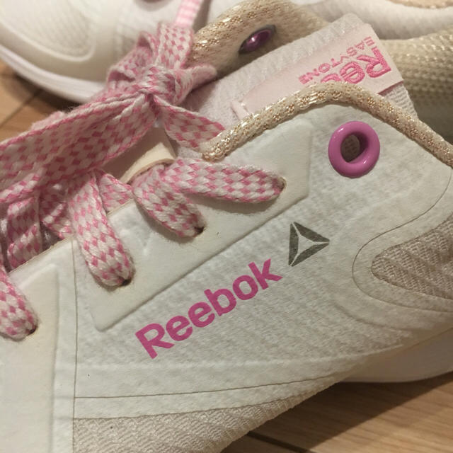 Reebok(リーボック)のかみた様専用☆reebok白スニーカー♡ レディースの靴/シューズ(スニーカー)の商品写真