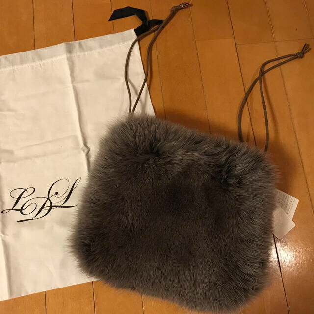 LUDLOW(ラドロー)の★ ラドロー 今年購入 新品 FOXファー巾着ポシェットリュック グレー ★ レディースのバッグ(ショルダーバッグ)の商品写真
