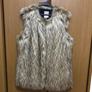 ザラ(ZARA)のZARA 新品 フェイクファーベスト(毛皮/ファーコート)